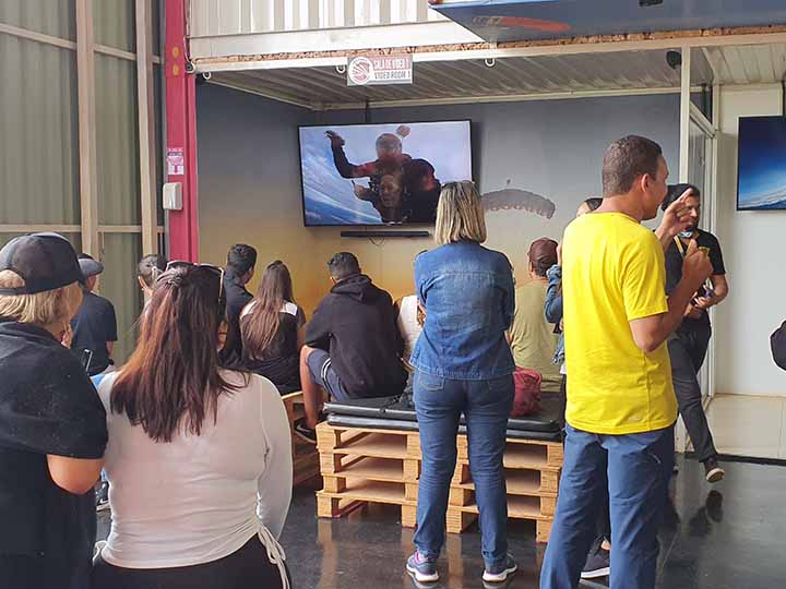 São Paulo Paraquedismo - Sala de video